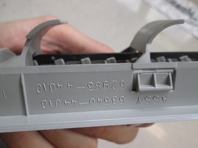 ODVOD ZRAKA OEM N. 9298544010 ORIGINAL REZERVNI DEL TOYOTA AVENSIS VERSO M2 (2001 - 2004) DIESEL LETNIK 2004