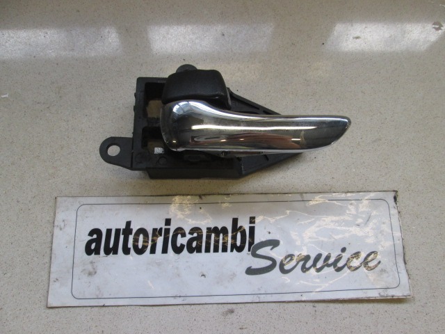 NOTRANJA KLJUKA  OEM N. 6920620180C0 ORIGINAL REZERVNI DEL TOYOTA AVENSIS VERSO M2 (2001 - 2004) DIESEL LETNIK 2004