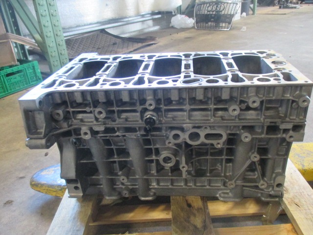 BLOK MOTORJA OEM N. 1172170 ORIGINAL REZERVNI DEL VOLVO V70 MK2 285 (2000 - 2007) DIESEL LETNIK 2004