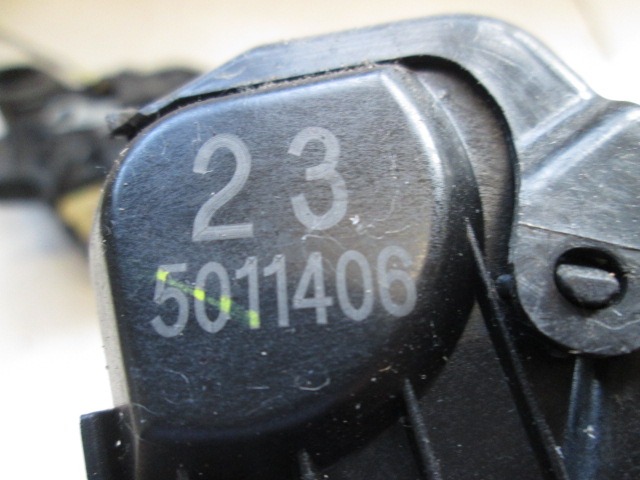 CENTRALNO ZAKLEPANJE PREDNIH LEVIH VRAT OEM N. 69040B1020 ORIGINAL REZERVNI DEL DAIHATSU SIRION MK2 (2005 - 08/2012)BENZINA LETNIK 2005