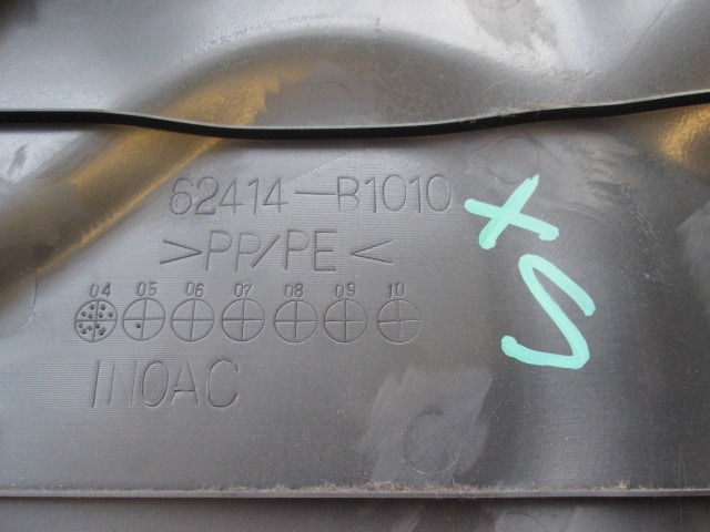 62414-B1010 RIVESTIMENTO INFERIORE MONTANTE CENTRALE LATO SINISTRO DAIHATSU SIRION 1.3 B 64KW AUT 5P (2005) RICAMBIO USATO 