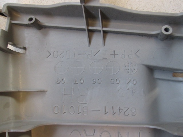 62411-B1010 RIVESTIMENTO SUPERIORE MONTANTE CENTRALE LATO DESTRO DAIHATSU SIRION 1.3 B 64KW AUT 5P (2005) RICAMBIO USATO 