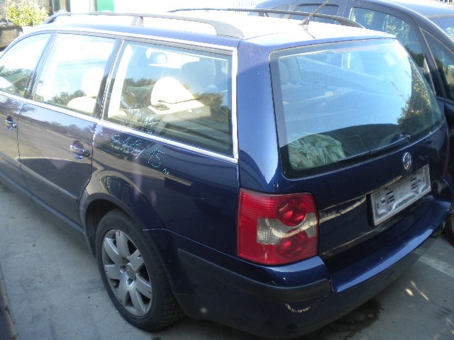 VOLKSWAGEN PASSAT SW 1.9 D 96KW 6M 5P (2001) RICAMBIO USATO 