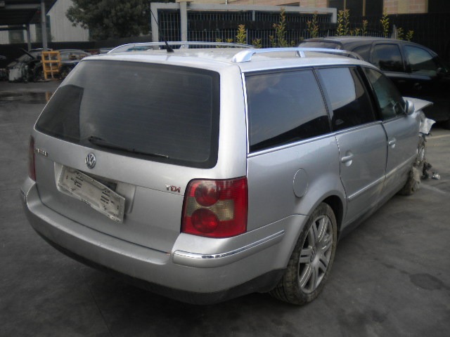 VOLKSWAGEN PASSAT SW 1.9 D 96KW 6M 5P (2001) RICAMBIO USATO 