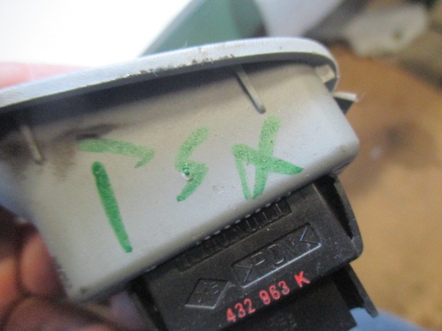 ZADNJE STIKALO OEM N. 432963K ORIGINAL REZERVNI DEL RENAULT SCENIC JA0/1 FA0 MK1 R (1999 - 2003) DIESEL LETNIK 2001