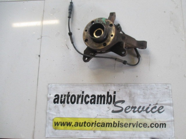 VRTLJIVI LEZAJ DESNO / PESTO KOLESA Z LEZAJEM SPREDAJ OEM N. 7700426746 ORIGINAL REZERVNI DEL RENAULT SCENIC JA0/1 FA0 MK1 R (1999 - 2003) DIESEL LETNIK 2001