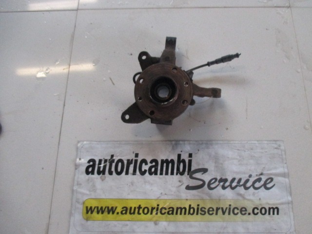 LEVI VRTLJIVI LEZAJ / PESTO KOLESA Z LEZAJEM SPREDAJ OEM N. 7700426745 ORIGINAL REZERVNI DEL RENAULT SCENIC JA0/1 FA0 MK1 R (1999 - 2003) DIESEL LETNIK 2001