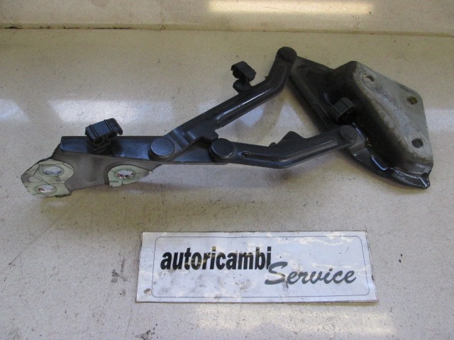 PANTI POKROVA MOTORJA OEM N. 7L68233302 ORIGINAL REZERVNI DEL VOLKSWAGEN TOUAREG 7LA 7L6 7L7 MK1 (2002 - 2007)DIESEL LETNIK 2004