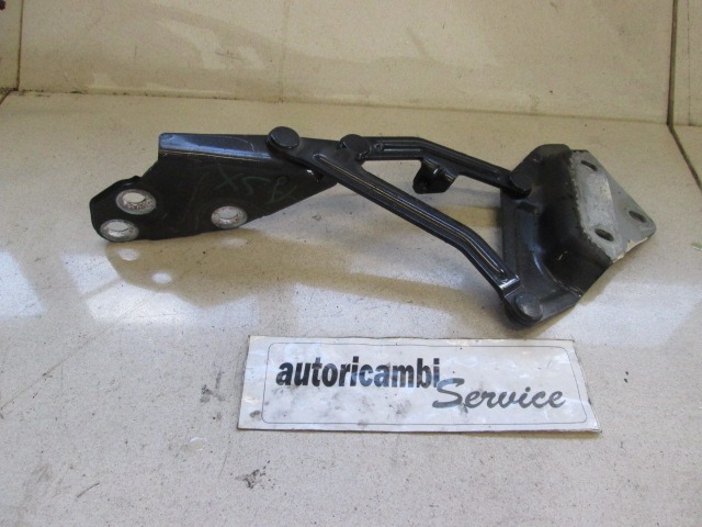 PANTI POKROVA MOTORJA OEM N. 7L6823301 ORIGINAL REZERVNI DEL VOLKSWAGEN TOUAREG 7LA 7L6 7L7 MK1 (2002 - 2007)DIESEL LETNIK 2004