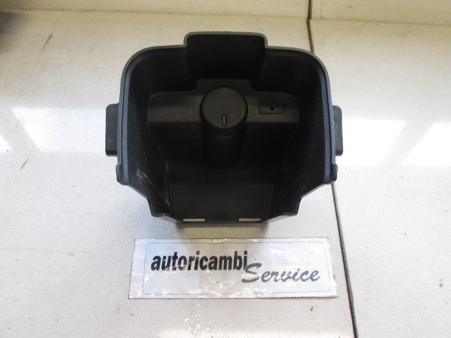 USB / AUX OEM N. 132629614 ORIGINAL REZERVNI DEL OPEL ASTRA J P10 5P/3P/SW (2010 - 2015) DIESEL LETNIK 2011