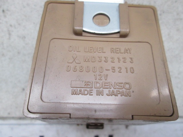 RELE' OEM N. MD332123 ORIGINAL REZERVNI DEL MITSUBISHI PAJERO V20 R (1997 - 2000)DIESEL LETNIK 1999