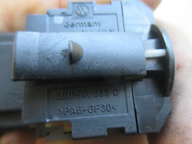 GLAVNO STIKALO LUCI OEM N. 3B0941333C ORIGINAL REZERVNI DEL VOLKSWAGEN PASSAT B5.5 3B3 3B6 3BG R BER/SW (11/2000 - 2005) DIESEL LETNIK 2001