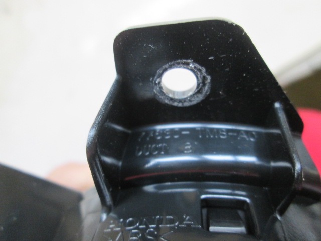 ODVOD ZRAKA OEM N. 77630-TM8-A0 ORIGINAL REZERVNI DEL HONDA INSIGHT ZE MK2 (2009 - 10/2013) IBRIDO (ELETRICO-BENZINA) LETNIK 2009