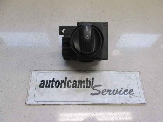 GLAVNO STIKALO LUCI OEM N. 1695452704 ORIGINAL REZERVNI DEL MERCEDES CLASSE A W169 5P C169 3P (2004 - 04/2008) DIESEL LETNIK 2008