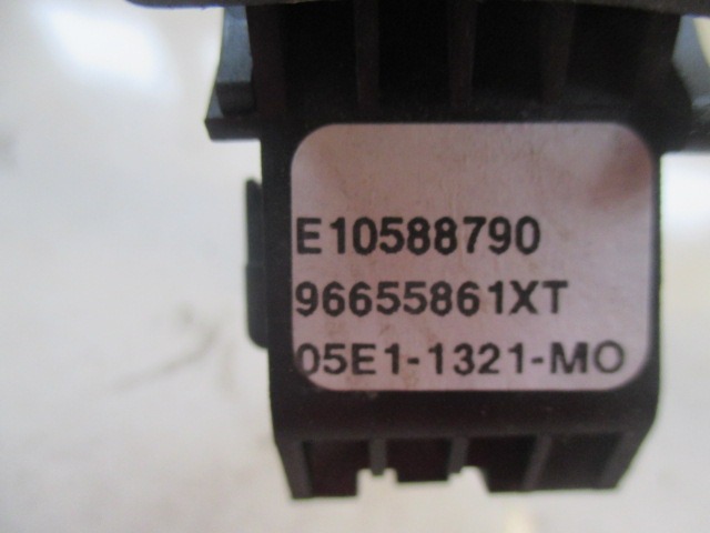 MULTIFUNKCIJSKI VOLAN OEM N. 96655861XT ORIGINAL REZERVNI DEL CITROEN C3 MK2 SC (2009 - 2016) DIESEL LETNIK 2011