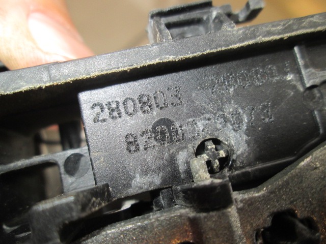 ZUNANJA KLJUKA ZADNJA DESNA VRATA OEM N. 7701474995 ORIGINAL REZERVNI DEL RENAULT SCENIC/GRAND SCENIC JM0/1 MK2 (2003 - 2009) DIESEL LETNIK 2003