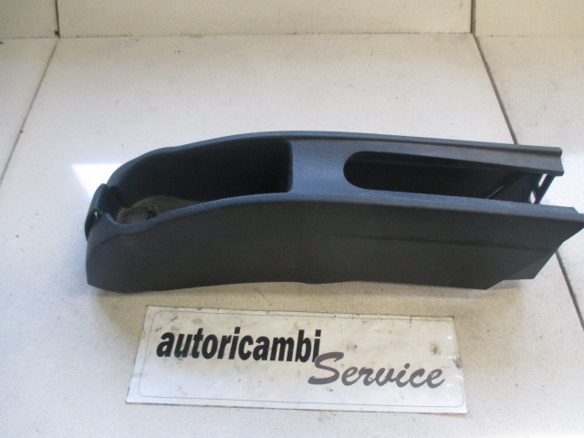 SREDINSKA KONZOLA  OEM N. 35433909 ORIGINAL REZERVNI DEL FORD KA RU8 MK2 (2008 - 2016) BENZINA LETNIK 2010