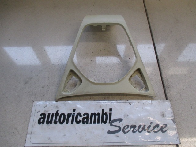 SREDINSKA KONZOLA  OEM N. 735433915 ORIGINAL REZERVNI DEL FORD KA RU8 MK2 (2008 - 2016) BENZINA LETNIK 2010