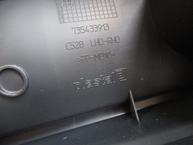 SREDINSKA KONZOLA  OEM N. 735433913 ORIGINAL REZERVNI DEL FORD KA RU8 MK2 (2008 - 2016) BENZINA LETNIK 2010