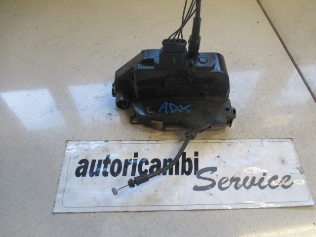 CENTRALNI ZAKLEP SPREDNJIH VRAT  OEM N. 8200119121 ORIGINAL REZERVNI DEL RENAULT SCENIC/GRAND SCENIC JM0/1 MK2 (2003 - 2009) DIESEL LETNIK 2003