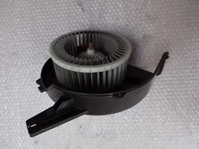 VENTILATOR  KABINE  OEM N.  ORIGINAL REZERVNI DEL VOLKSWAGEN POLO 9N R (2005 - 10/2009) BENZINA LETNIK 2007