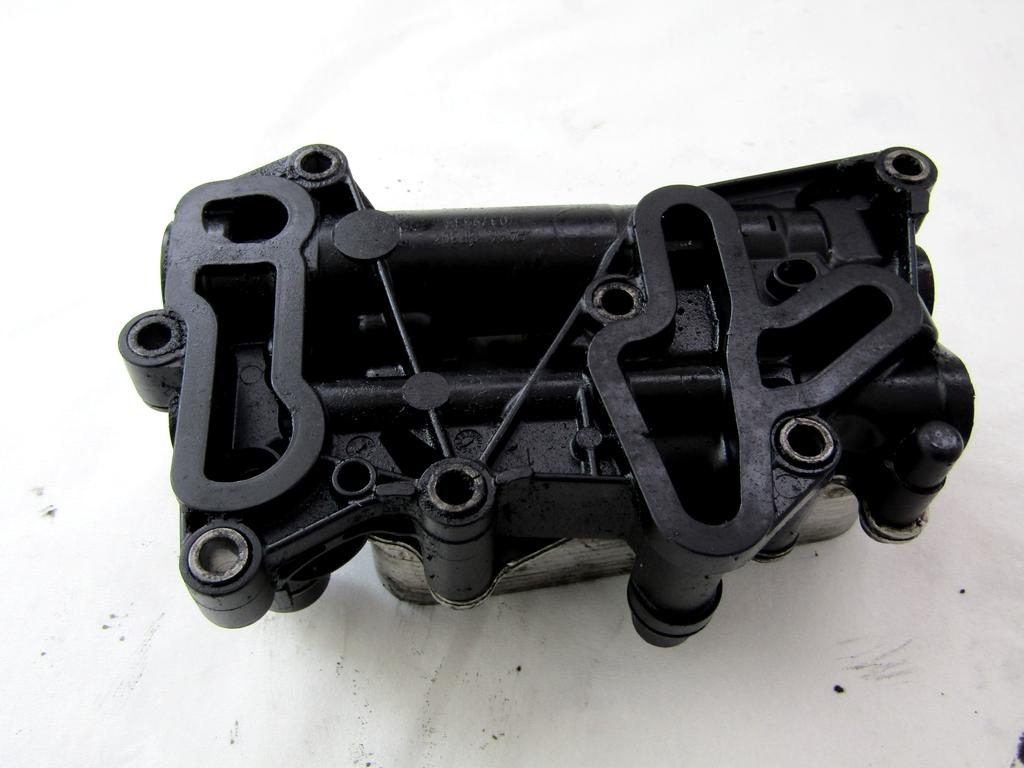 TOPLOTNI IZMENJEVALNIK/FILTER OLJA  OEM N. 70377355 ORIGINAL REZERVNI DEL BMW SERIE 3 F30/F31 BER/SW (DAL 2012) DIESEL LETNIK 2013