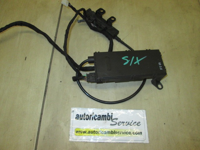 OJACEVALEC / ANTENA OEM N. A230820075 ORIGINAL REZERVNI DEL MERCEDES CLASSE SL R230 (2001 - 2008) BENZINA LETNIK 2004