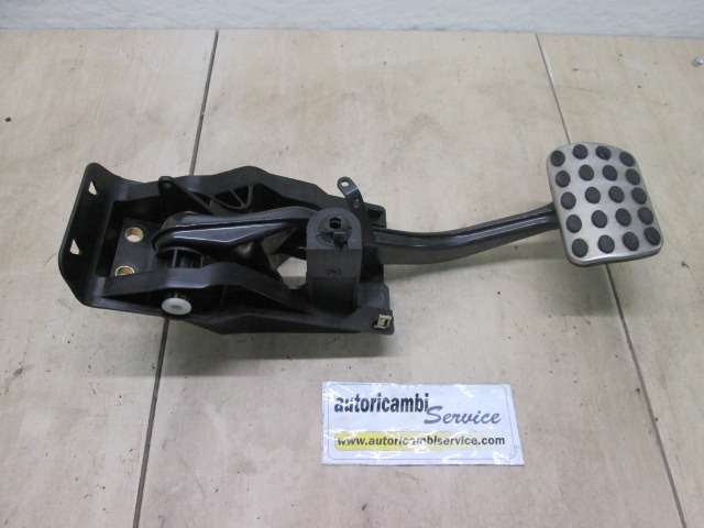 PEDALI OEM N. 02612N725 ORIGINAL REZERVNI DEL MERCEDES CLASSE SL R230 (2001 - 2008) BENZINA LETNIK 2004