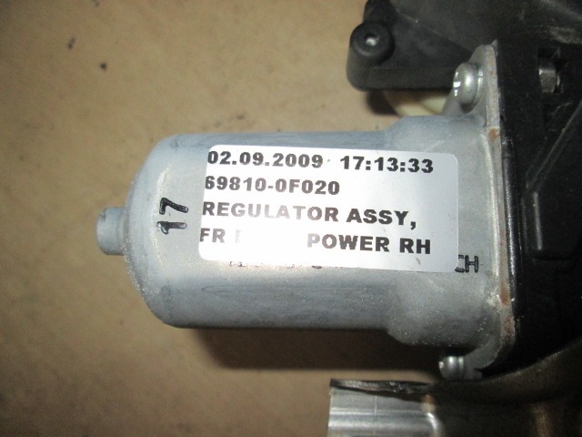 MEHANIZEM DVIGA ZADNJIH STEKEL  OEM N. 698300F040 ORIGINAL REZERVNI DEL TOYOTA VERSO P12 R2 (2009 - 2018) DIESEL LETNIK 2009