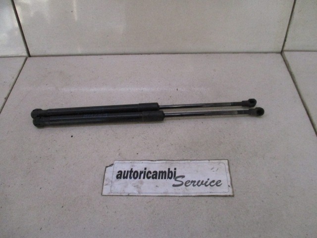 AMORTIZERJI PRTLJAZNIH VRAT  OEM N. 7060622 ORIGINAL REZERVNI DEL BMW SERIE 1 BER/COUPE/CABRIO E81/E82/E87/E88 LCI R (2007 - 2013) DIESEL LETNIK 2008