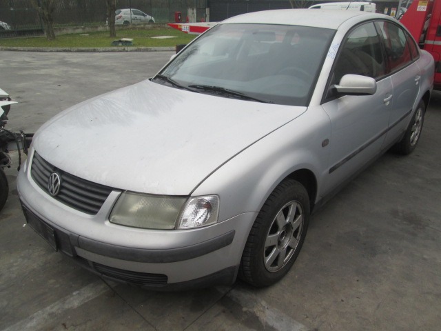 VOLKSWAGEN PASSAT 1.9 D 81KW 5M 4P (1998) RICAMBIO USATO 
