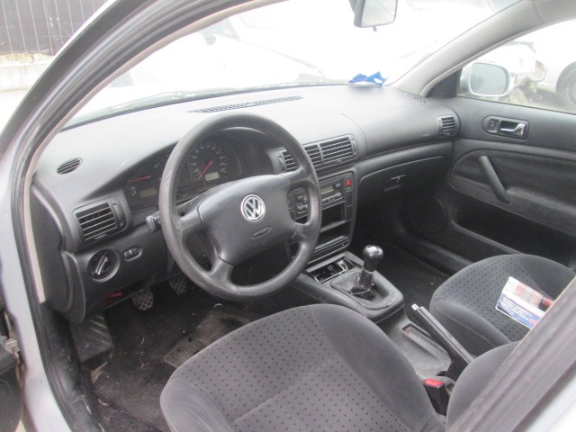 VOLKSWAGEN PASSAT 1.9 D 81KW 5M 4P (1998) RICAMBIO USATO 