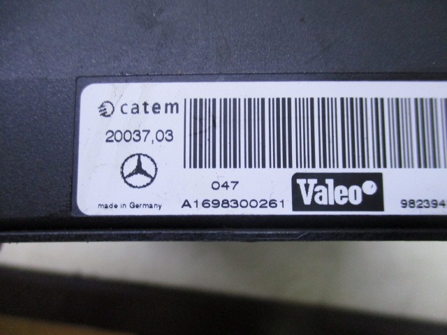 HLADILNIK ZA GRETJE OEM N. 1698300261 ORIGINAL REZERVNI DEL MERCEDES CLASSE A W169 5P C169 3P (2004 - 04/2008) DIESEL LETNIK 2004