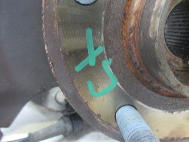 LEVI VRTLJIVI LEZAJ / PESTO KOLESA Z LEZAJEM SPREDAJ OEM N. 13502828 ORIGINAL REZERVNI DEL OPEL ASTRA J P10 5P/3P/SW (2010 - 2015) BENZINA LETNIK 2010