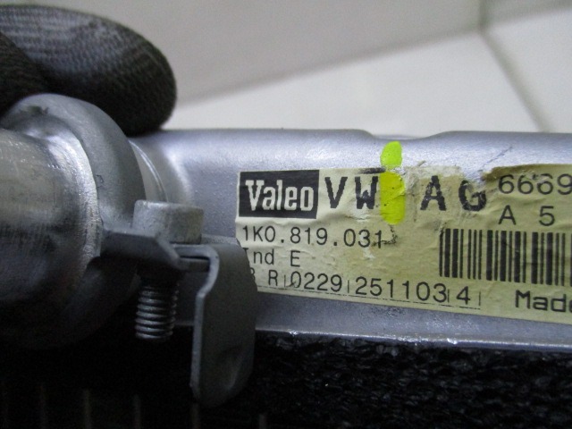GRELEC RADIATORJA OEM N. 1K0819031 ORIGINAL REZERVNI DEL VOLKSWAGEN GOLF V 1K1 1K5 MK5 BER/SW (02/2004-11/2008) DIESEL LETNIK 2004