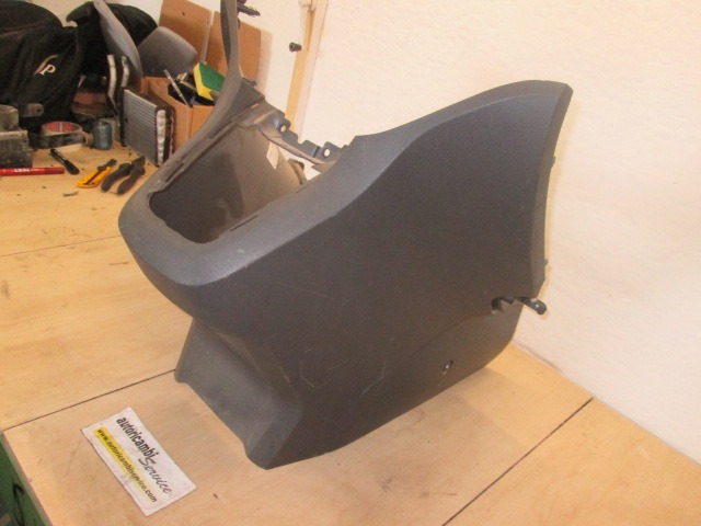 PLASTIKA MED SEDEZI BREZ NASLONJALA ROK OEM N. 1595227 ORIGINAL REZERVNI DEL FORD FOCUS CMAX DM2 MK1 (10/2003 - 03/2007) DIESEL LETNIK 2005