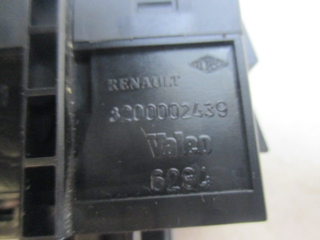 GLAVNO STIKALO LUCI OEM N. 8200002439 ORIGINAL REZERVNI DEL RENAULT LAGUNA BG0/1 KG0/1 MK2 BER/SW (11/2000 - 12/2004) DIESEL LETNIK 2004