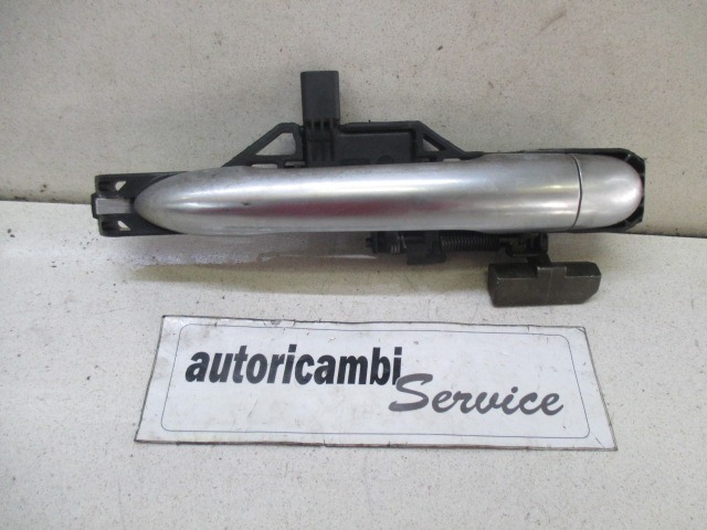 ZUNANJA KLJUKA SPREDNJA DESNA VRATA OEM N. 7701472932 ORIGINAL REZERVNI DEL RENAULT LAGUNA BG0/1 KG0/1 MK2 BER/SW (11/2000 - 12/2004) DIESEL LETNIK 2004