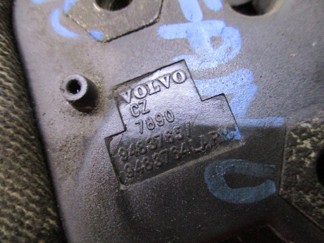 ZAKLEP POKROVA MOTORJA  OEM N. 9483765 ORIGINAL REZERVNI DEL VOLVO V70 MK2 285 (2000 - 2007) DIESEL LETNIK 2002