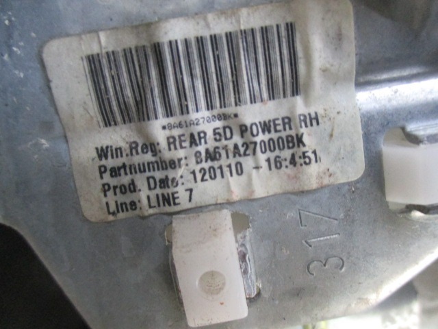 MEHANIZEM ZA ZADNJA VRATA  OEM N. 8A61A27001BK ORIGINAL REZERVNI DEL FORD FIESTA CB1 CNN MK6 (09/2008 - 11/2012) BENZINA/GPL LETNIK 2010