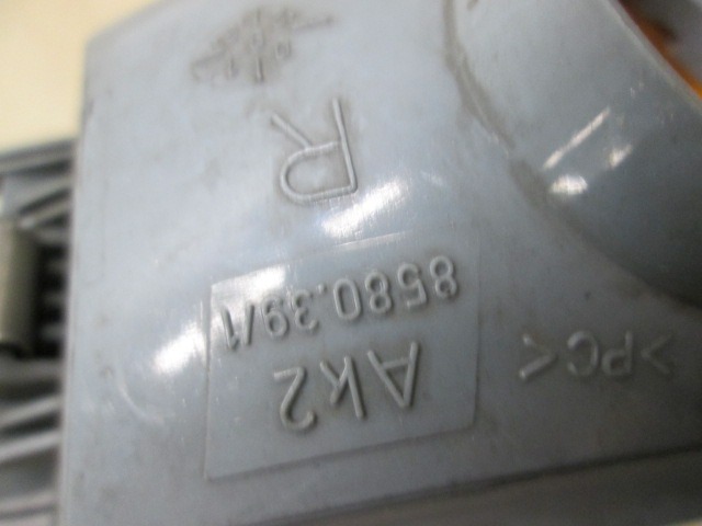 SPREDNJI INDIKATOR OEM N. 1H0953156B ORIGINAL REZERVNI DEL VOLKSWAGEN GOLF III 1H1 1E7 1H5 MK3 (08/1992 - 07/1998) BENZINA LETNIK