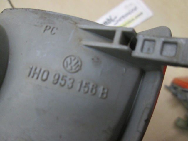 SPREDNJI INDIKATOR OEM N. 94618 ORIGINAL REZERVNI DEL VOLKSWAGEN GOLF III 1H1 1E7 1H5 MK3 (08/1992 - 07/1998) BENZINA LETNIK