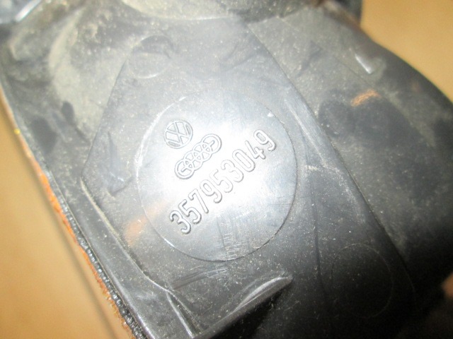 SPREDNJI INDIKATOR OEM N. 706881165 ORIGINAL REZERVNI DEL VOLKSWAGEN PASSAT B3 3A2 3A5 35I BER/SW (04/1988 - 07/1993) DIESEL LETNIK 1991