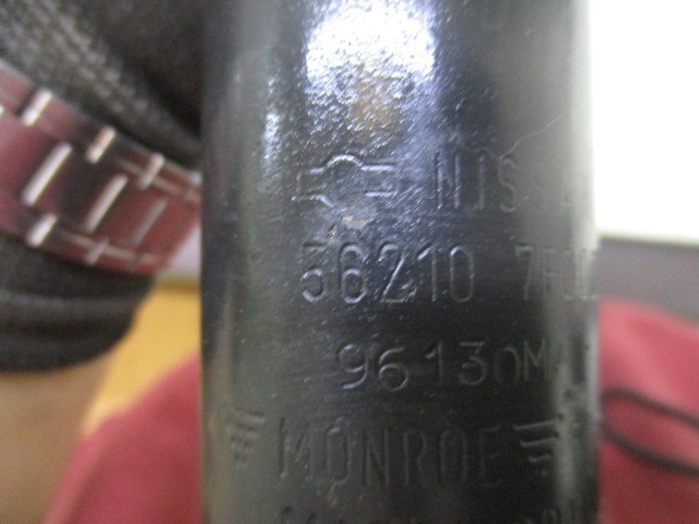 ZADNJI AMORTIZERJI OEM N. 562107F000 ORIGINAL REZERVNI DEL NISSAN TERRANO II R20 (1996 - 1999) DIESEL LETNIK 1999