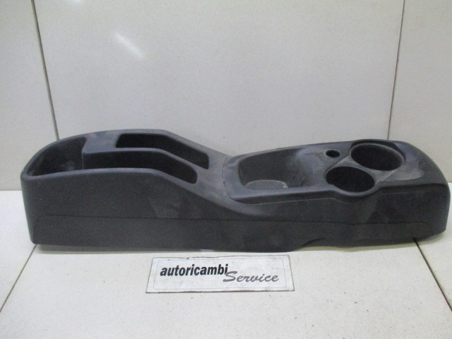 PLASTIKA MED SEDEZI BREZ NASLONJALA ROK OEM N. 84622-0X100 ORIGINAL REZERVNI DEL HYUNDAI I10 PA MK1 (2008 - 11/2010) BENZINA/GPL LETNIK 2009