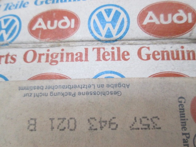 OSVETLITEV REGISTRSKE TABLICE  OEM N.  ORIGINAL REZERVNI DEL VOLKSWAGEN PASSAT B3 3A2 3A5 35I BER/SW (04/1988 - 07/1993) DIESEL LETNIK