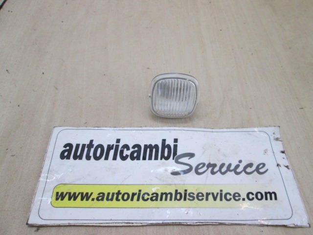 SPREDNJI INDIKATOR OEM N. 4D0949127B ORIGINAL REZERVNI DEL AUDI A4 B5 BER/SW (1994 - 12/2000) DIESEL LETNIK