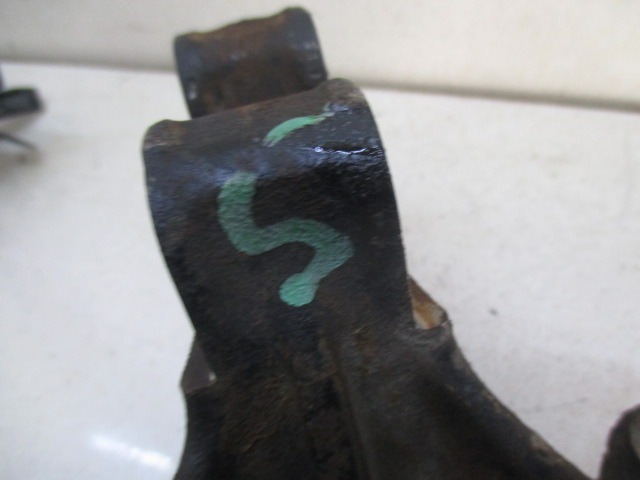 LEVI VRTLJIVI LEZAJ / PESTO KOLESA Z LEZAJEM SPREDAJ OEM N. 330785 ORIGINAL REZERVNI DEL PEUGEOT 307 3A/B/C/E/H BER/SW/CABRIO (2001 - 2009) DIESEL LETNIK 2006