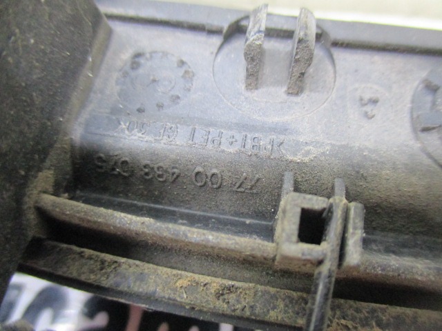ZUNANJA KLJUKA ZADNJA LEVA VRATA OEM N. 7700433075 ORIGINAL REZERVNI DEL RENAULT SCENIC JA0/1 FA0 MK1 R (1999 - 2003) BENZINA LETNIK 2001