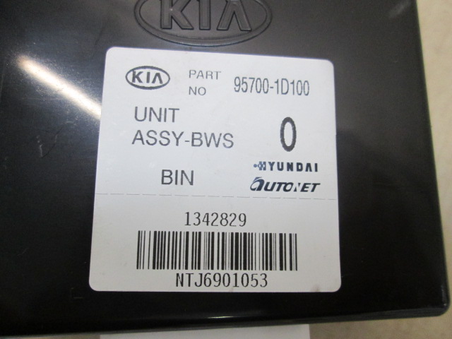 ECU PARKIRNI SENZORJI OEM N. 95700-1D100 ORIGINAL REZERVNI DEL KIA CARENS UN MK3 (2006 - 2013) DIESEL LETNIK 2008